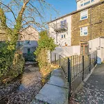 Burn House Hébergement de vacances *